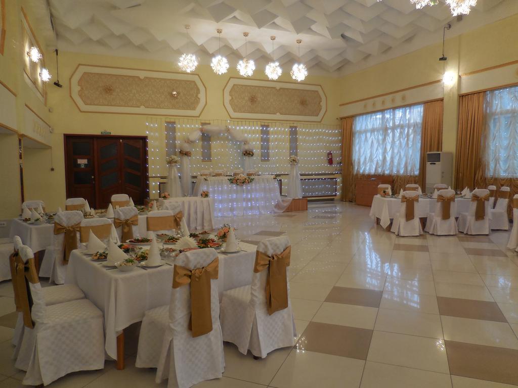 Ust-Kamenogorsk Hotel Ustʼ-Kamenogorsk Exterior foto