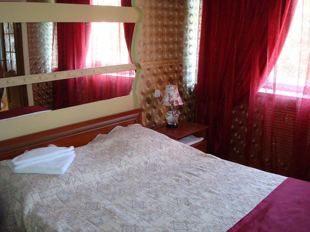 Ust-Kamenogorsk Hotel Ustʼ-Kamenogorsk Quarto foto