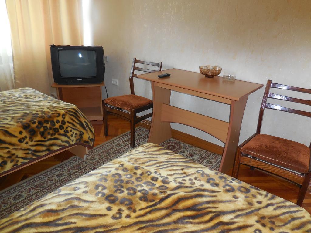 Ust-Kamenogorsk Hotel Ustʼ-Kamenogorsk Quarto foto